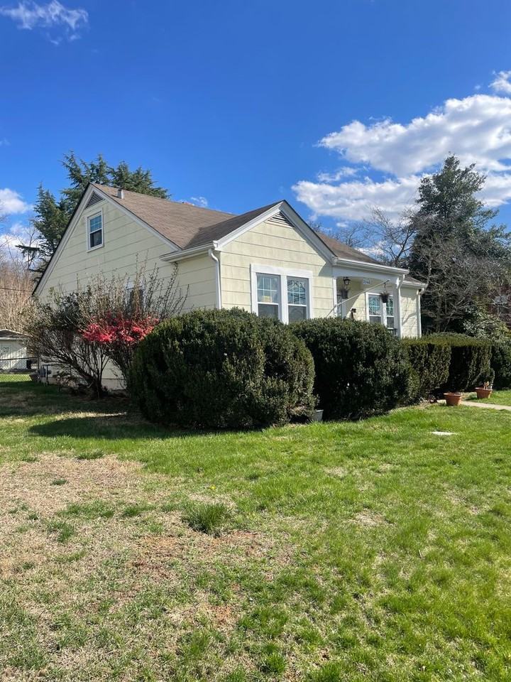 2346 Oak Avenue - Photo 2 of 23