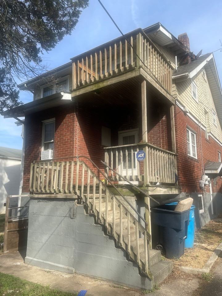 Orange,NW,2324 - Photo 2 of 2