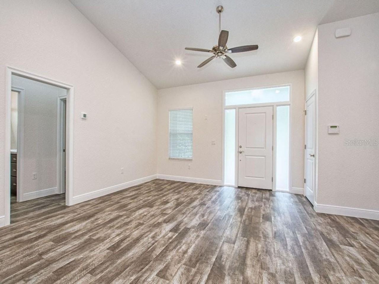 25032 Quaker Ridge Ave - Photo 3 of 17