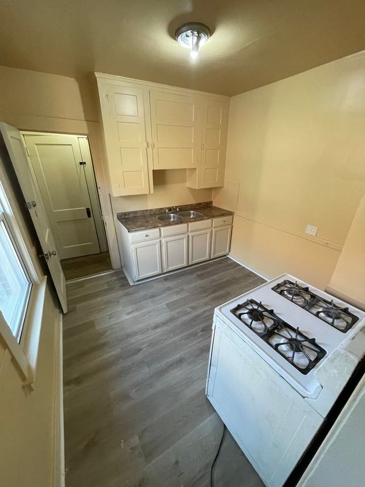 2950-2952 Kendall Street, Detroit, Michigan  48238 - Photo 2 of 26