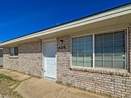 featured image of 604 E Sunset Dr ## 606