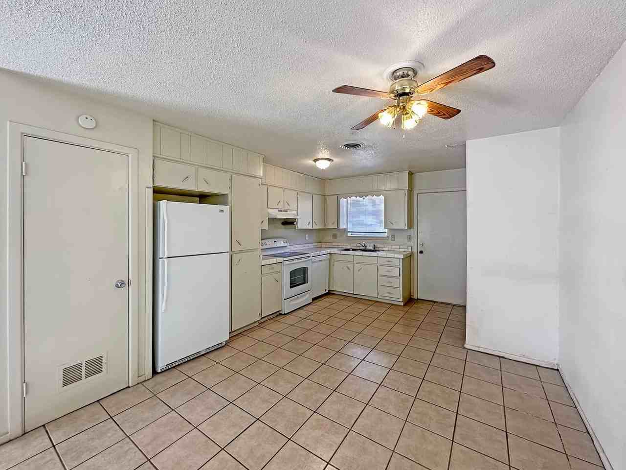 604 E Sunset Dr - Photo 3 of 6