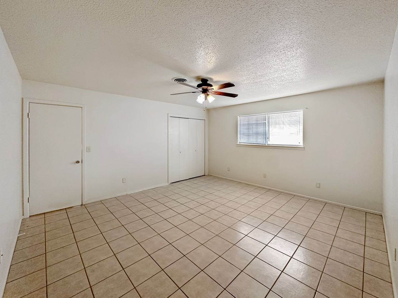 604 E Sunset Dr - Photo 4 of 6