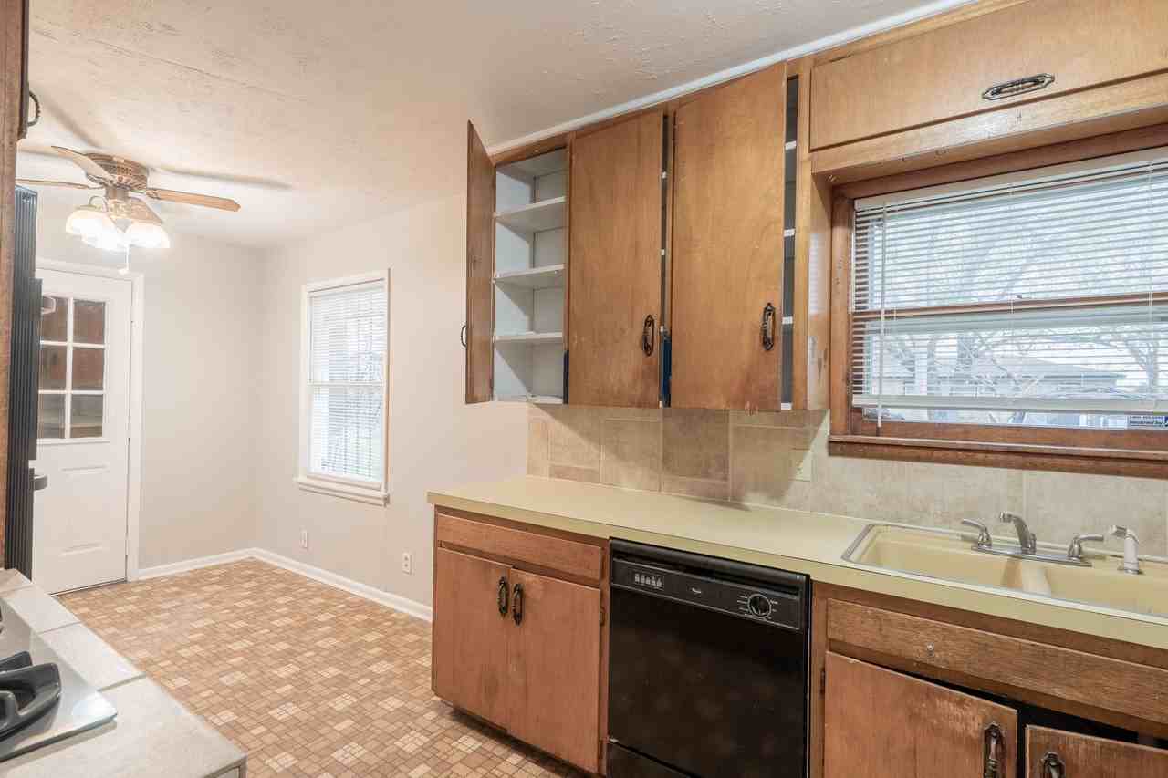 1553 E 53rd St N - Photo 5 of 13