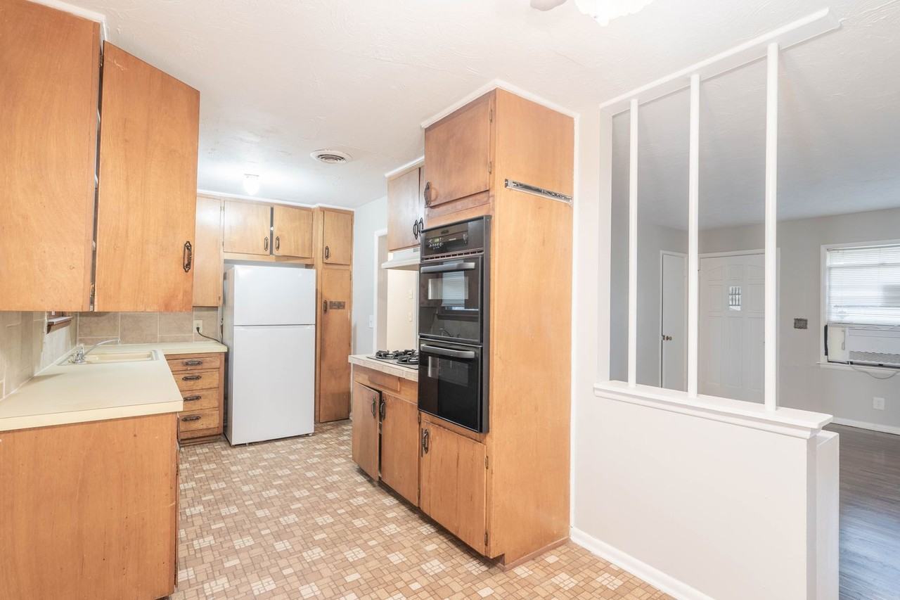 1553 E 53rd St N - Photo 6 of 13