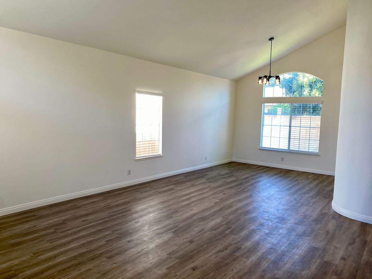1591 Cascade - Photo 2 of 24