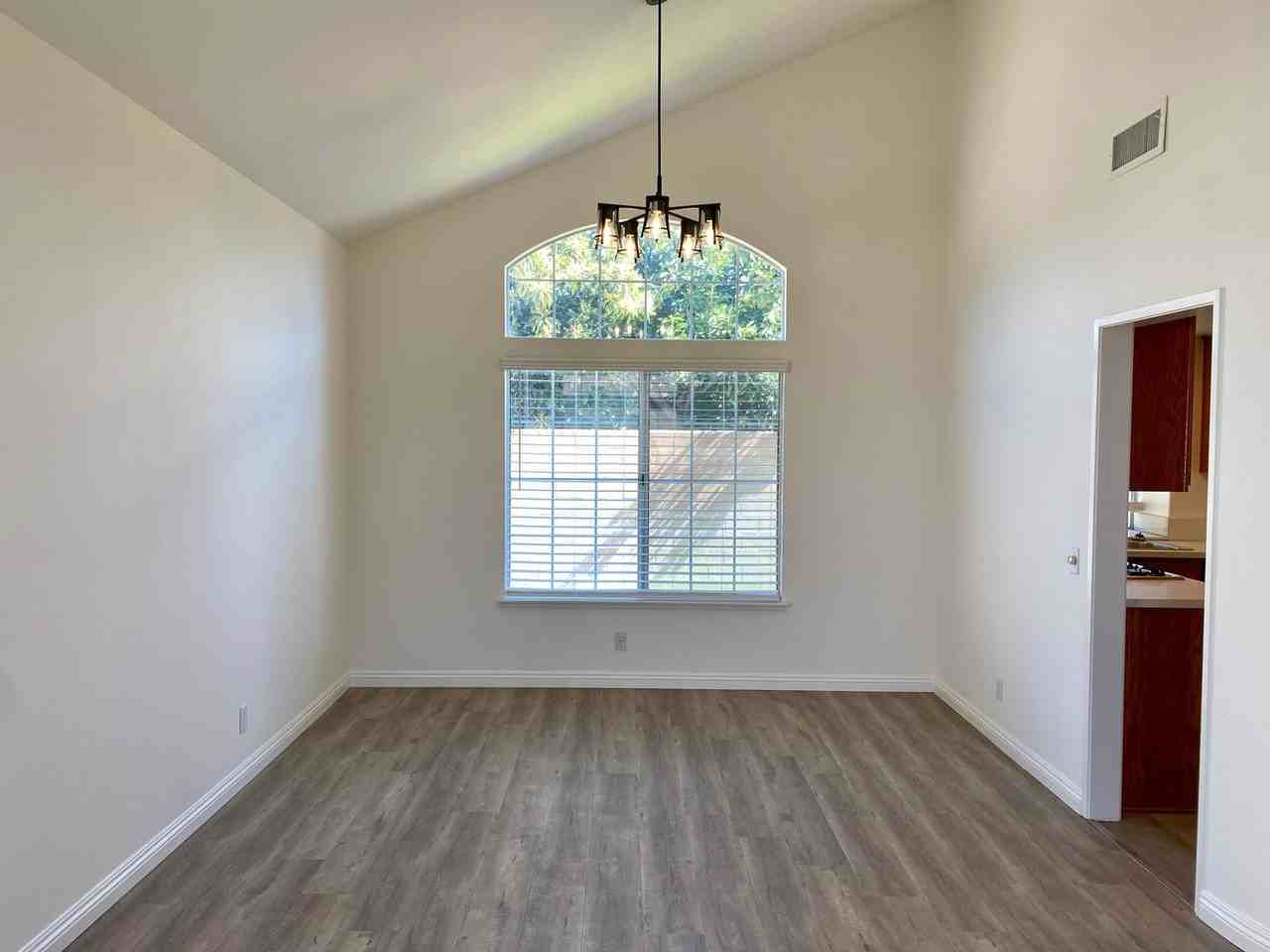 1591 Cascade - Photo 3 of 24