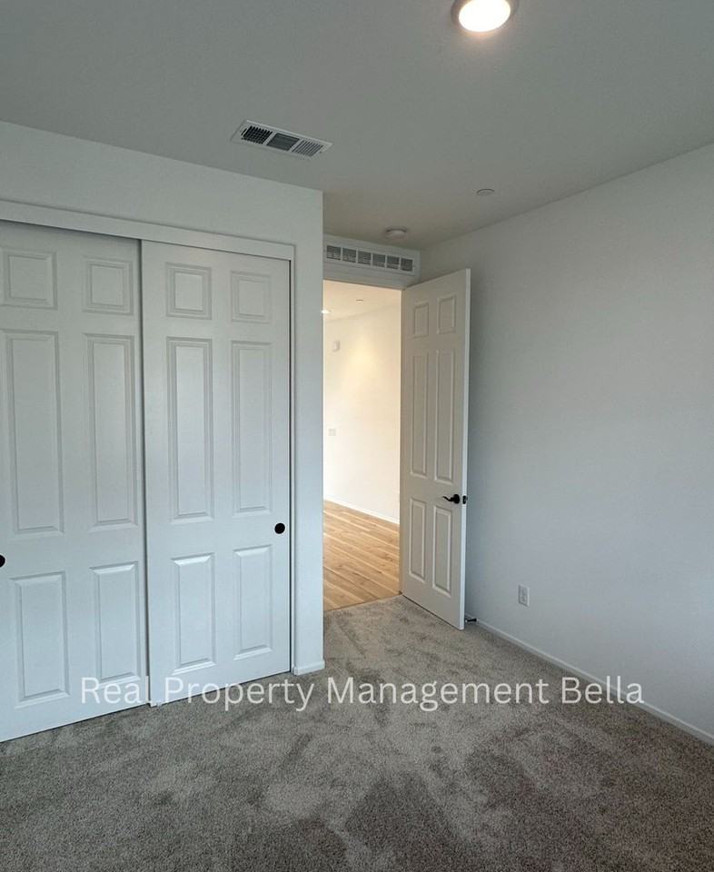 2506 Wild Rose St - Photo 3 of 32