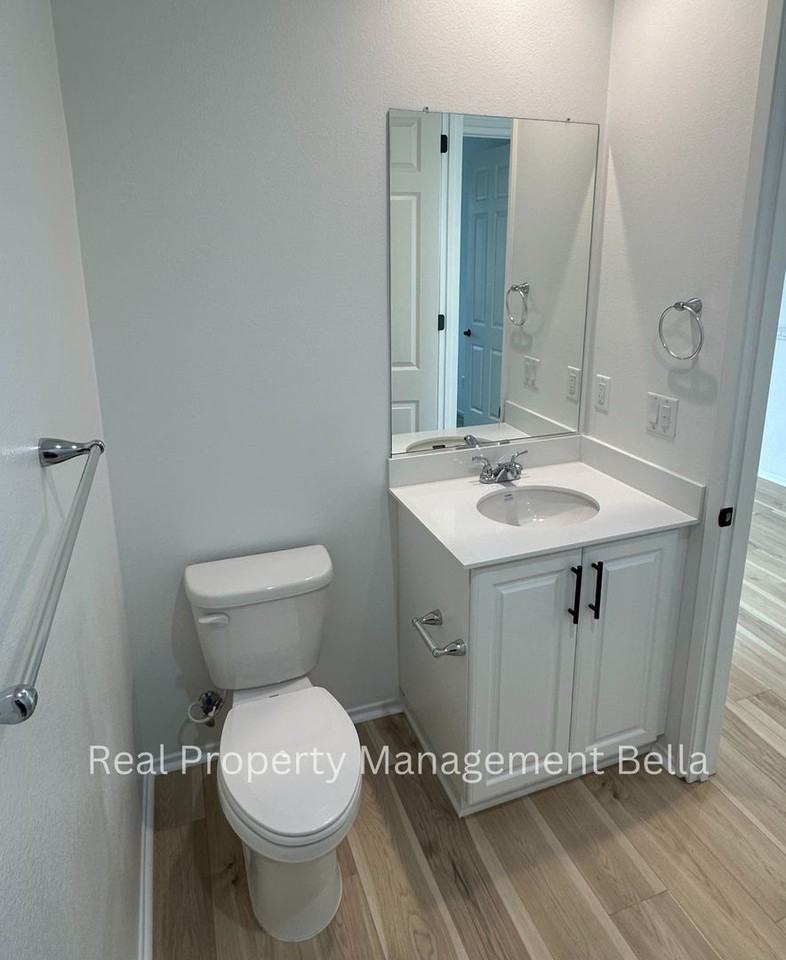 2506 Wild Rose St - Photo 4 of 32