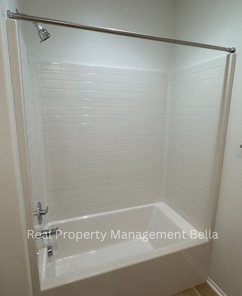 2506 Wild Rose St - Photo 5 of 32