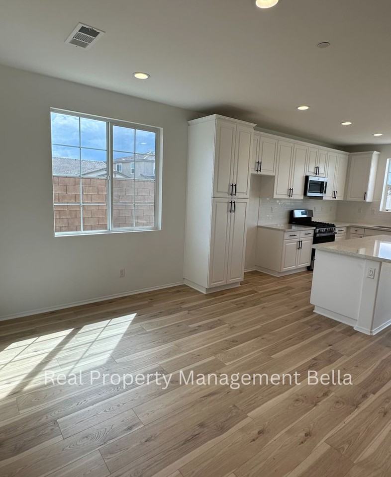 2506 Wild Rose St - Photo 6 of 32