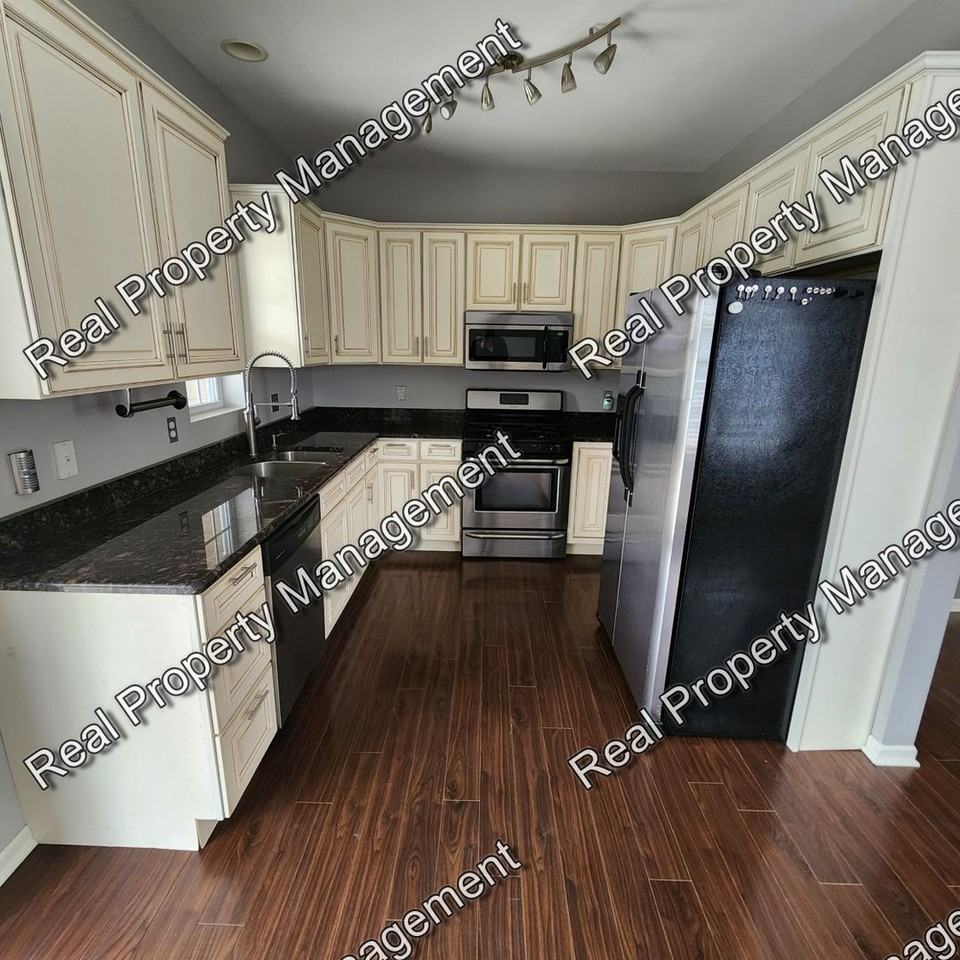 9405 W 142nd Pl - Photo 4 of 19