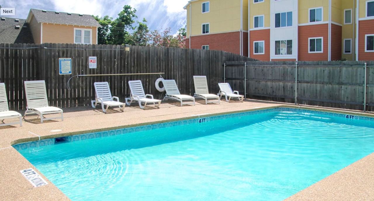 Commodore - Photo 3 of 23