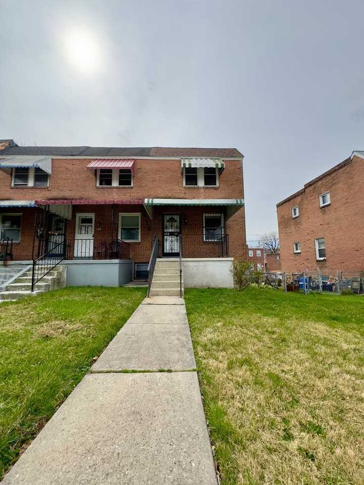 819 E Cold Spring Ln - Photo 2 of 22