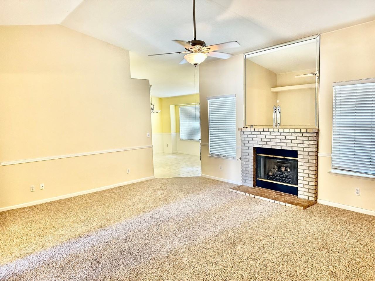 5811 W Fremont Ave - Photo 5 of 35