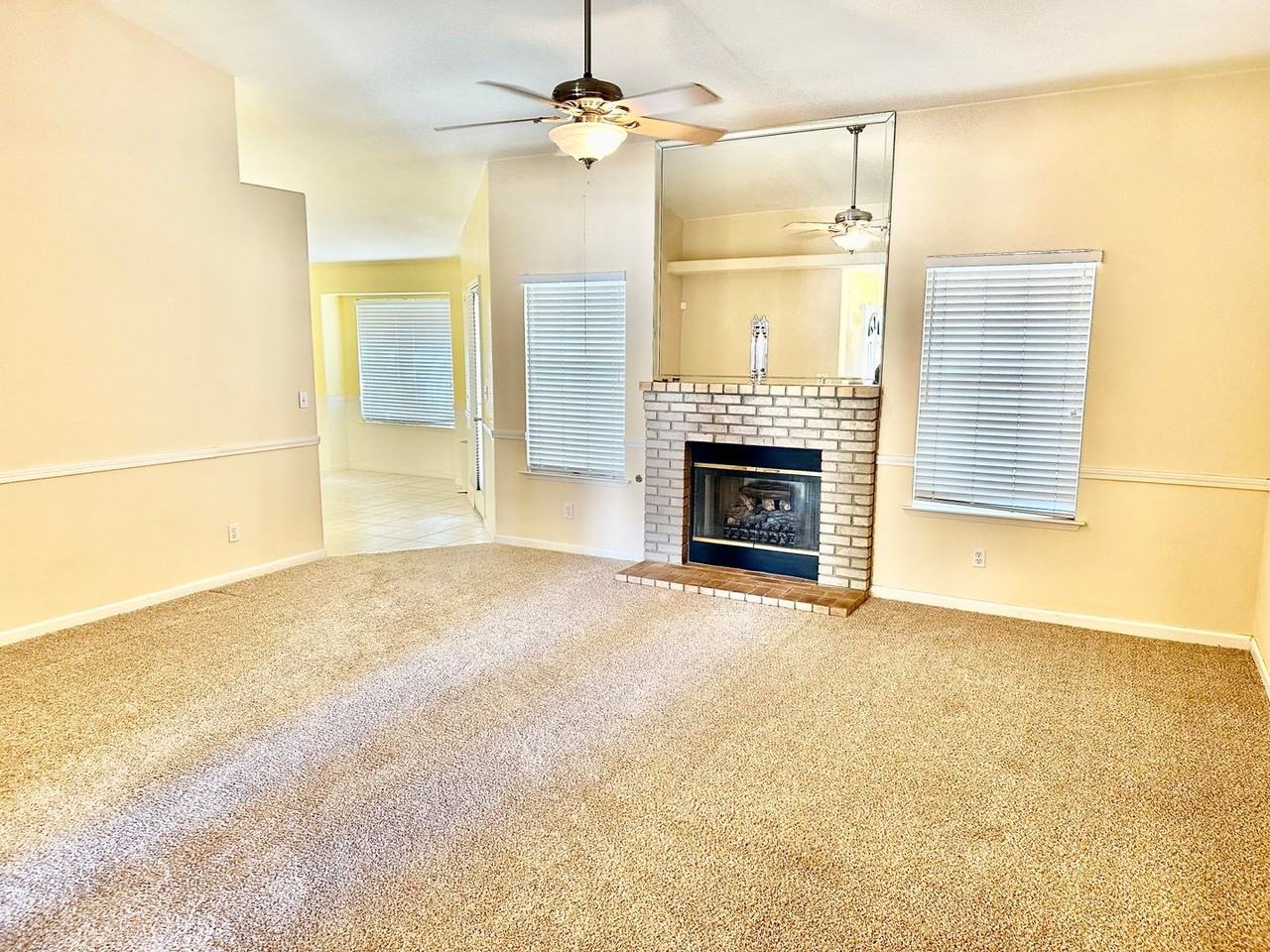 5811 W Fremont Ave - Photo 6 of 35