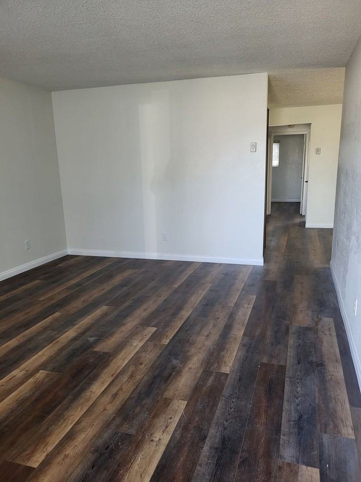 118 Rebecca St - Photo 3 of 17