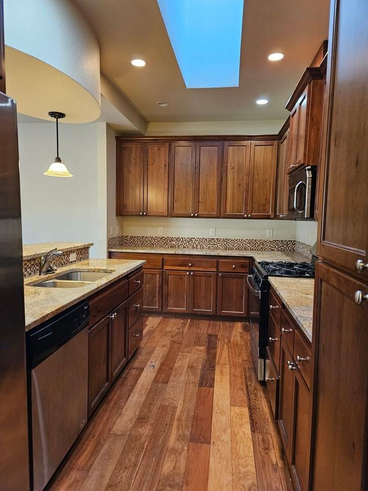 388 Market St Ne - Photo 2 of 23