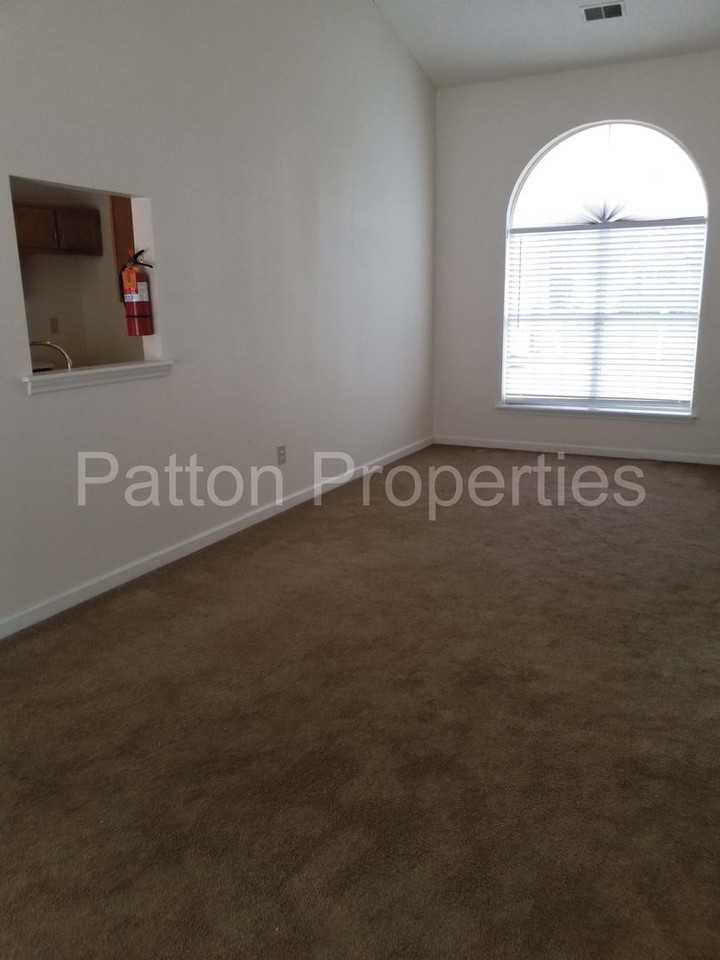 117 Green Rose Rd - Photo 4 of 21