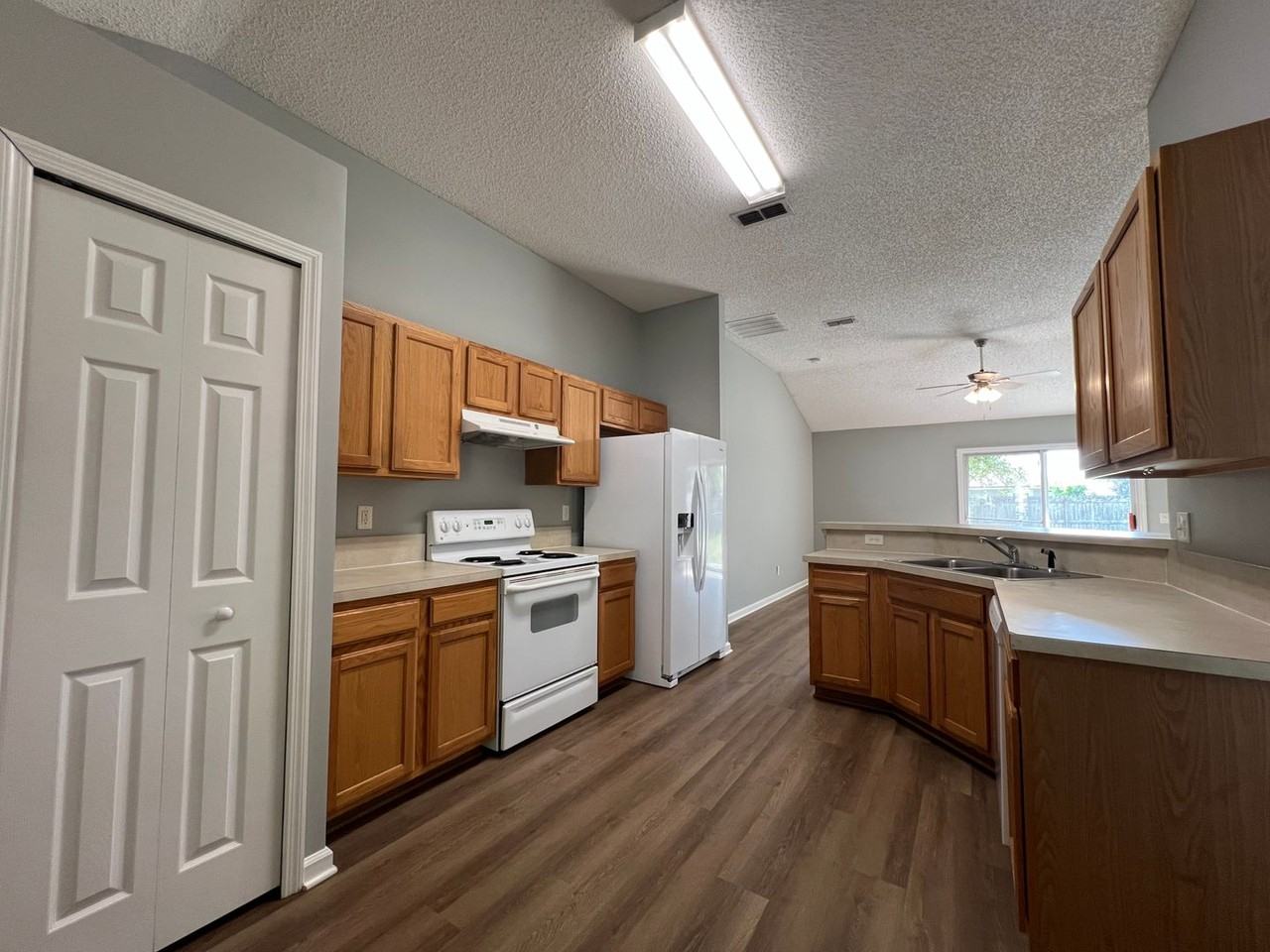 8382 Stelling Dr S - Photo 4 of 16