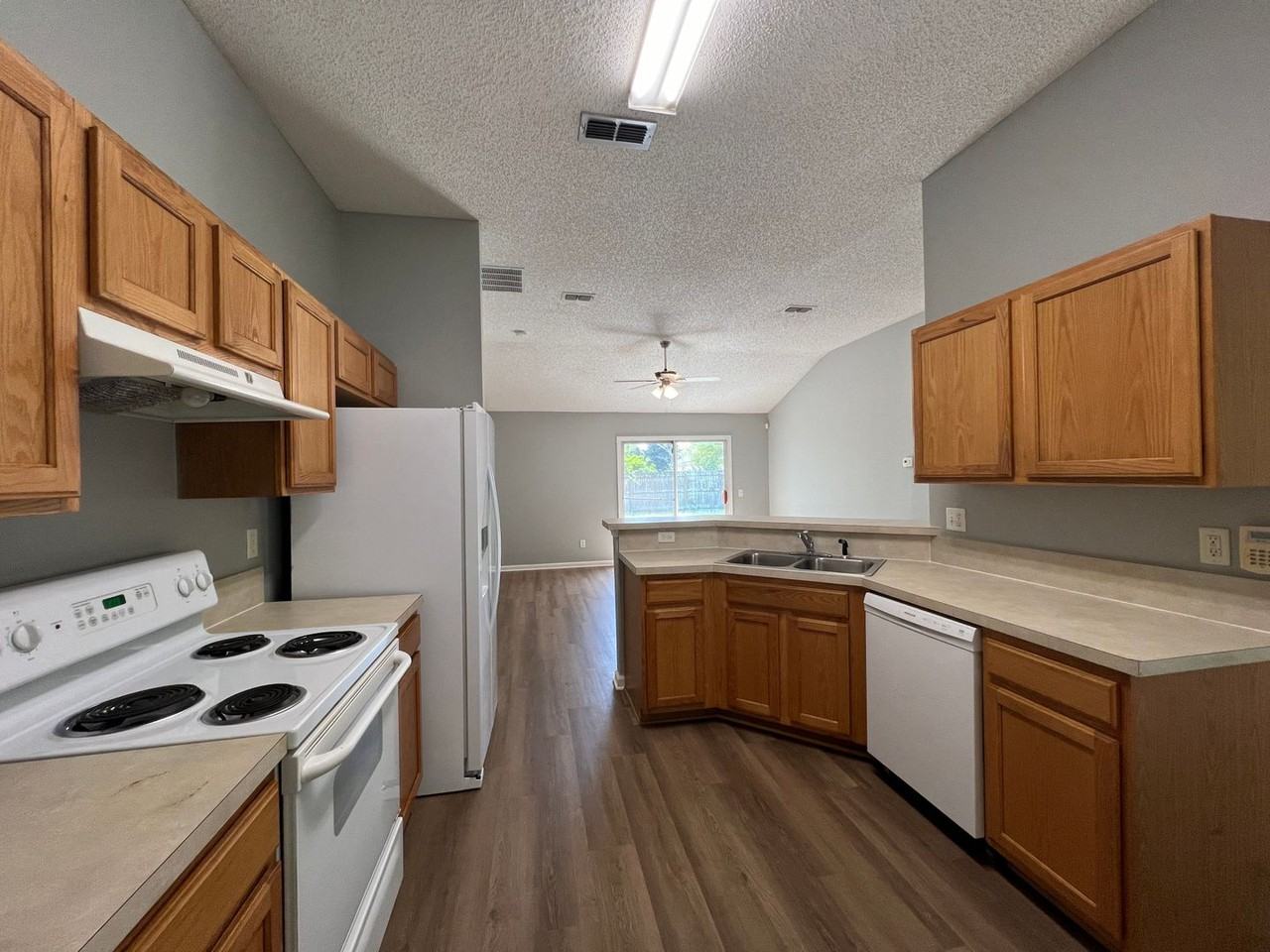 8382 Stelling Dr S - Photo 5 of 16