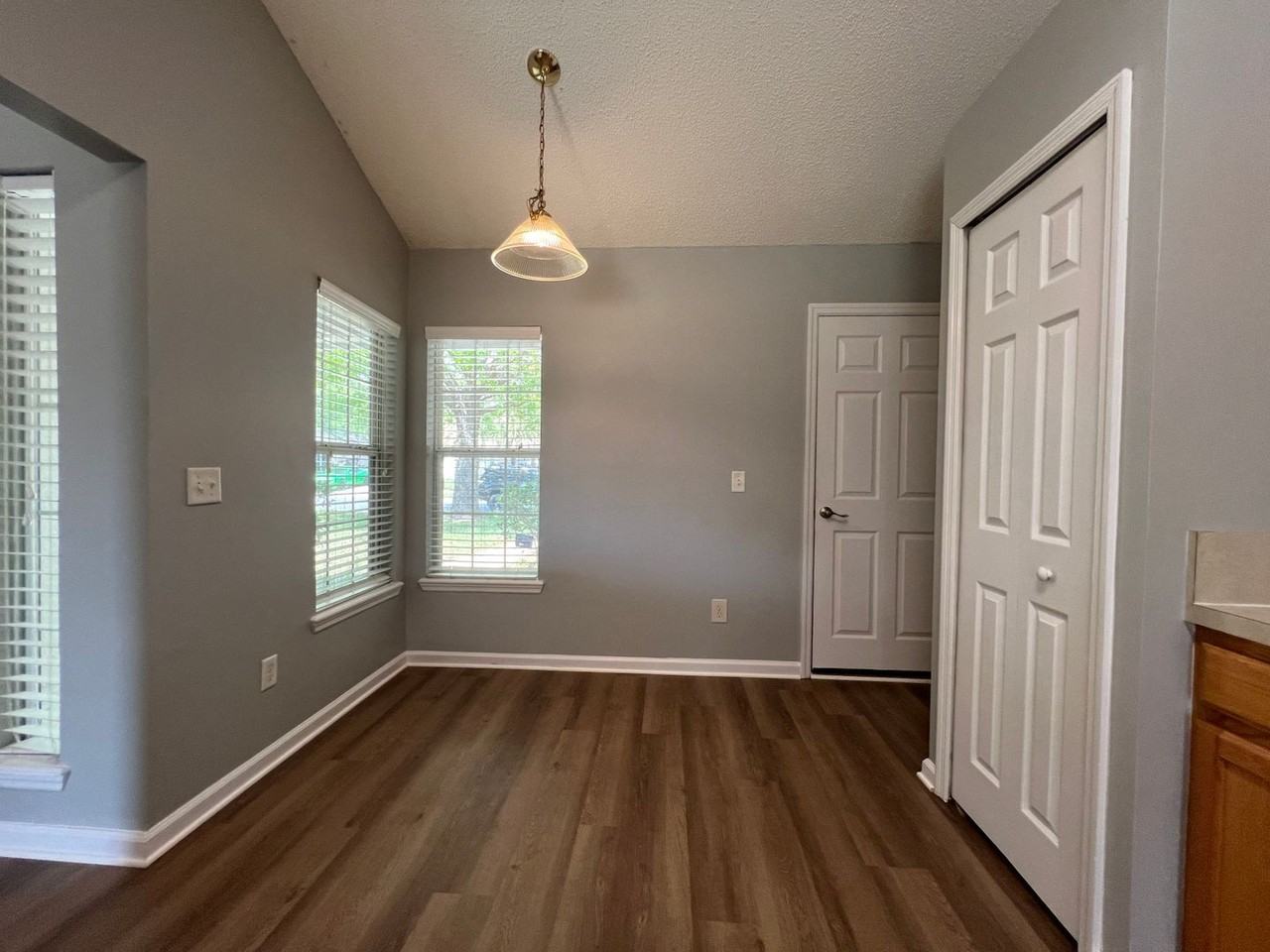 8382 Stelling Dr S - Photo 7 of 16