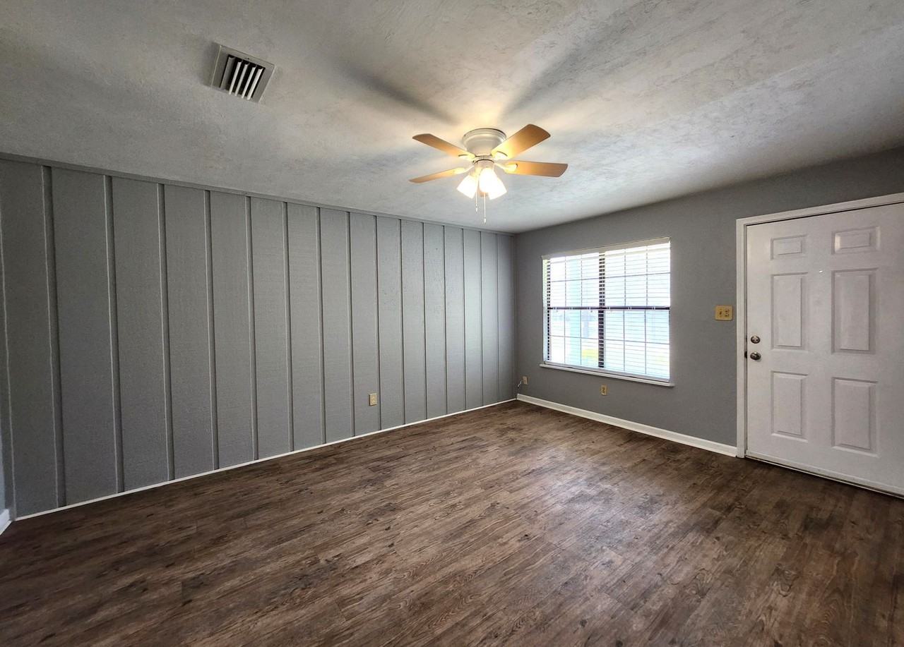 2120 Wembley Way - Photo 3 of 18