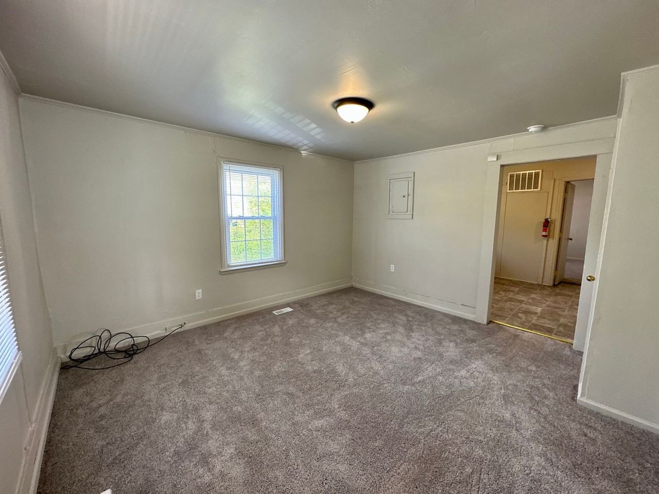 119 Railroad St - Photo 2 of 9