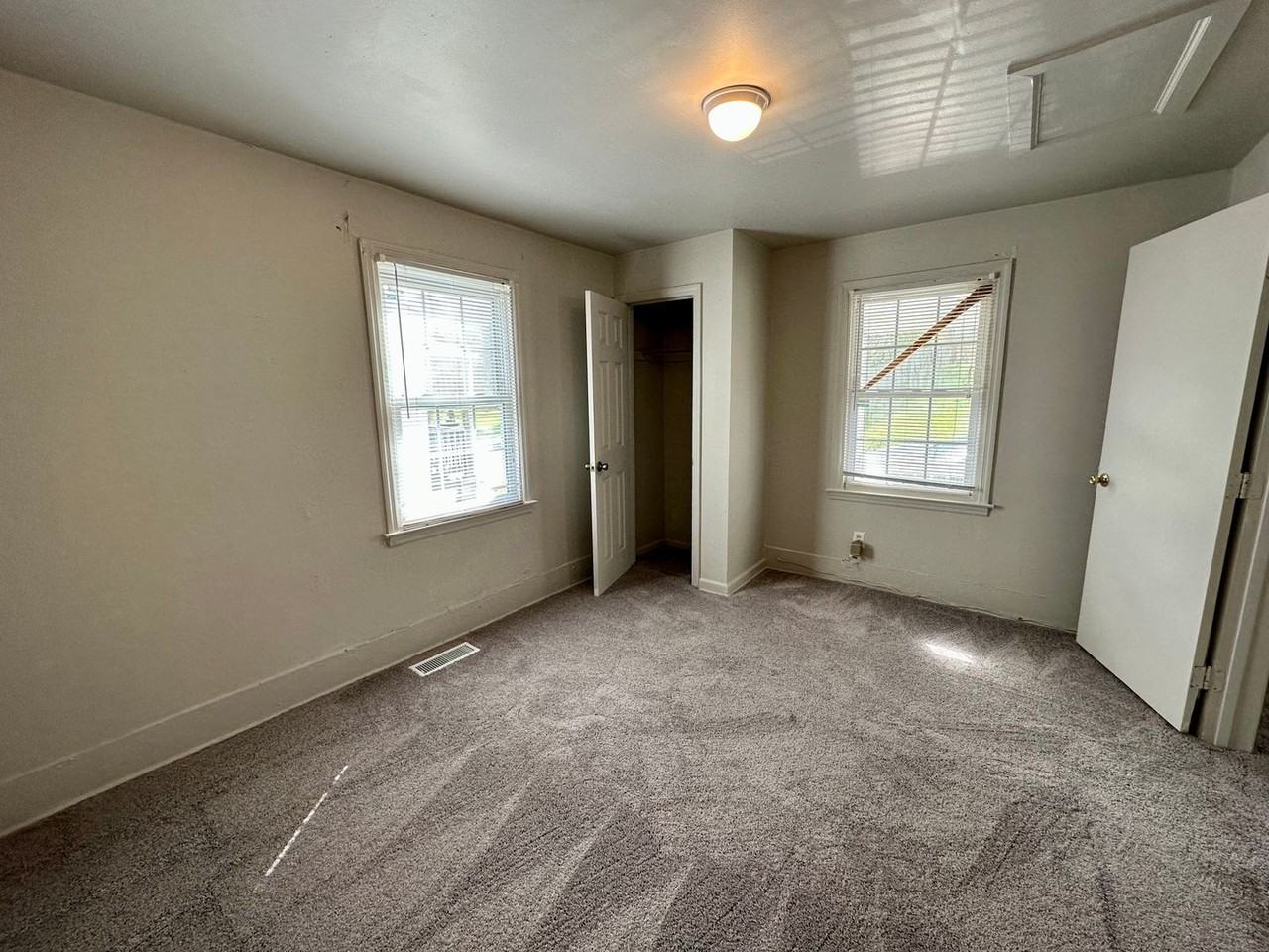 119 Railroad St - Photo 3 of 9