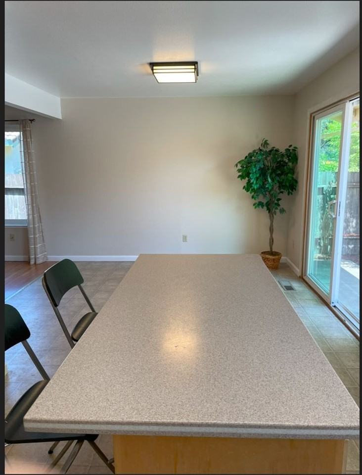 6076 Della Ct - Photo 4 of 8