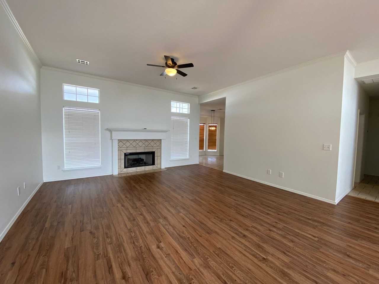 1209 S 36th St - Photo 3 of 28