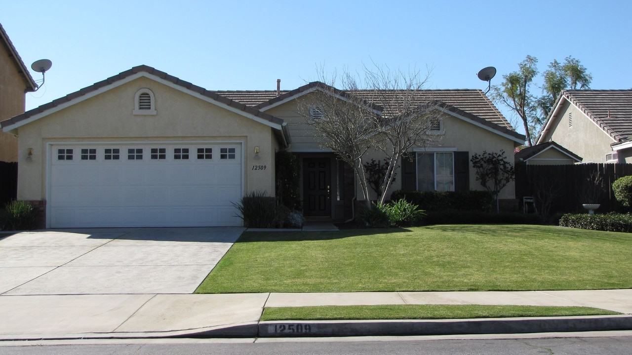12509 Stonington St, Bakersfield, CA 93312 3 Bedroom House for 2,400