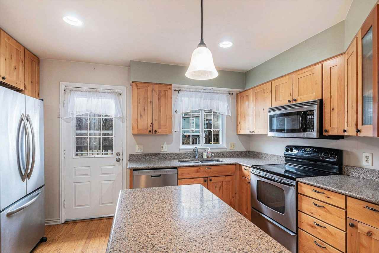 10587 W Dartmouth Ave - Photo 6 of 21