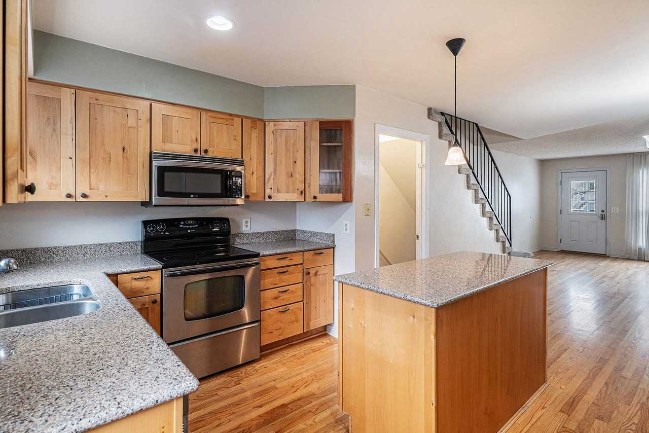 10587 W Dartmouth Ave - Photo 7 of 21
