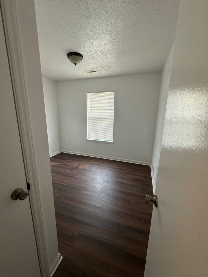 8013 Gera Emma Dr - Photo 3 of 7