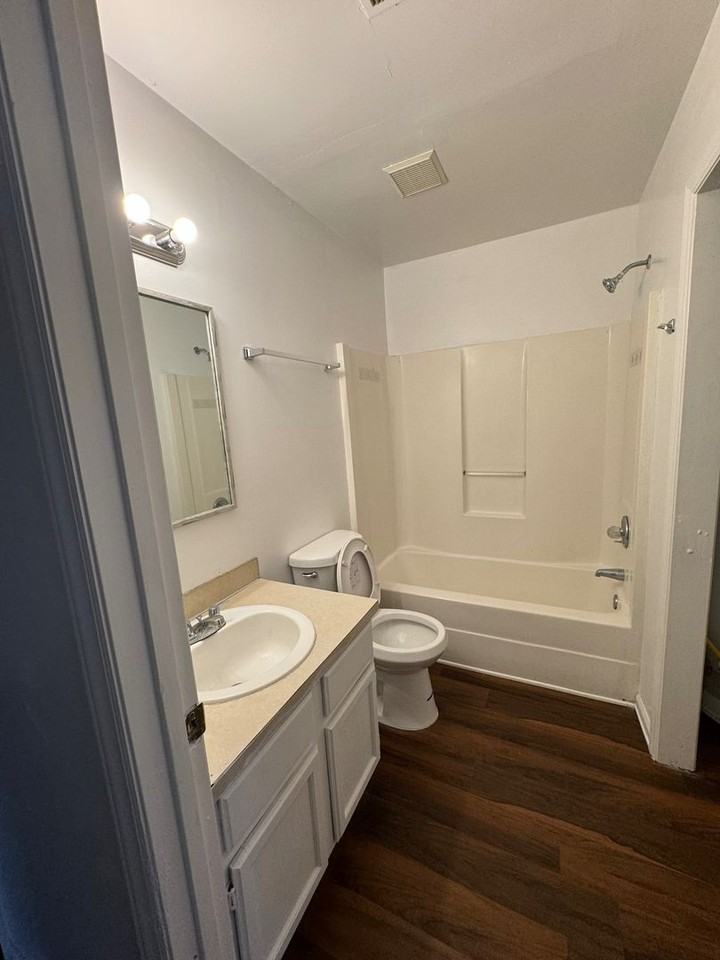 8013 Gera Emma Dr - Photo 5 of 7