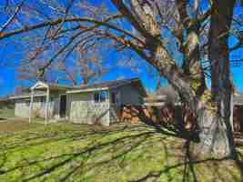featured image of 605 St Francis St