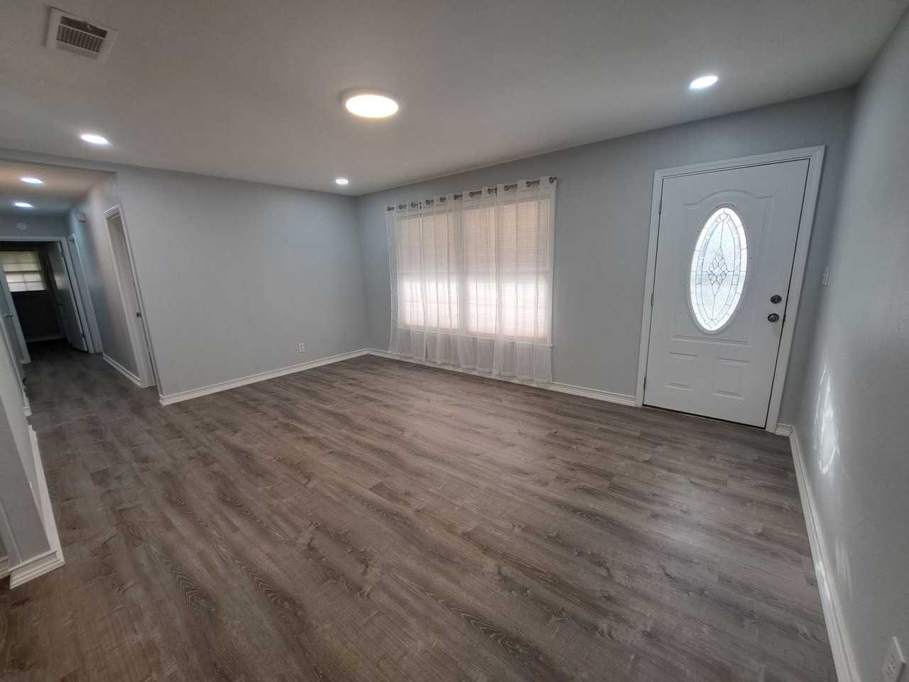 3420 Tide Dr - Photo 3 of 13