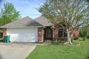 featured image of 3011 Oaklawn Dr