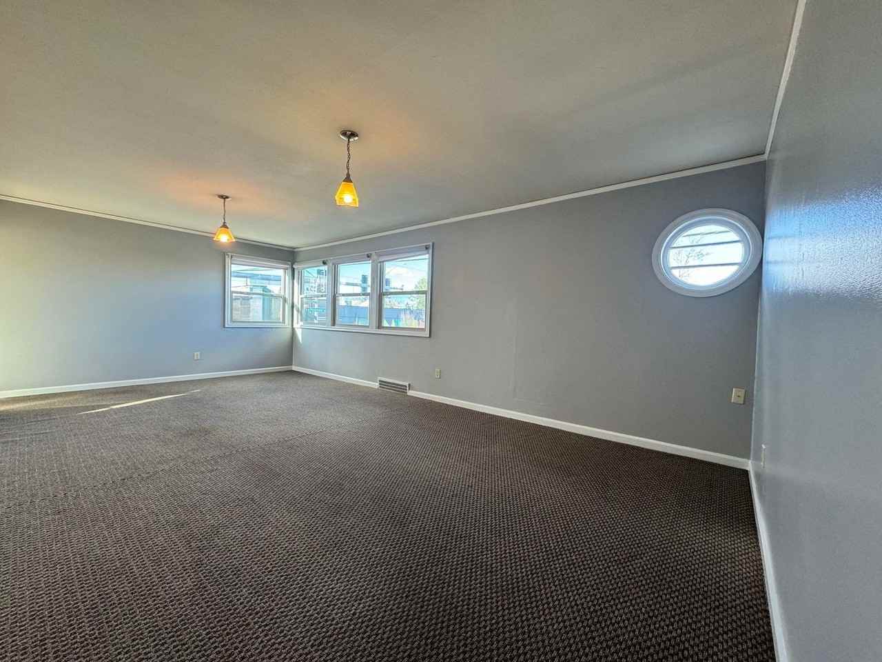 2914 N Lombard St - Photo 2 of 17