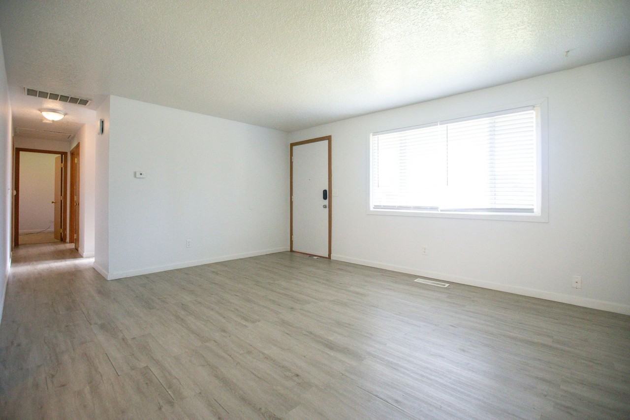 375 Sycamore Ave - Photo 4 of 16
