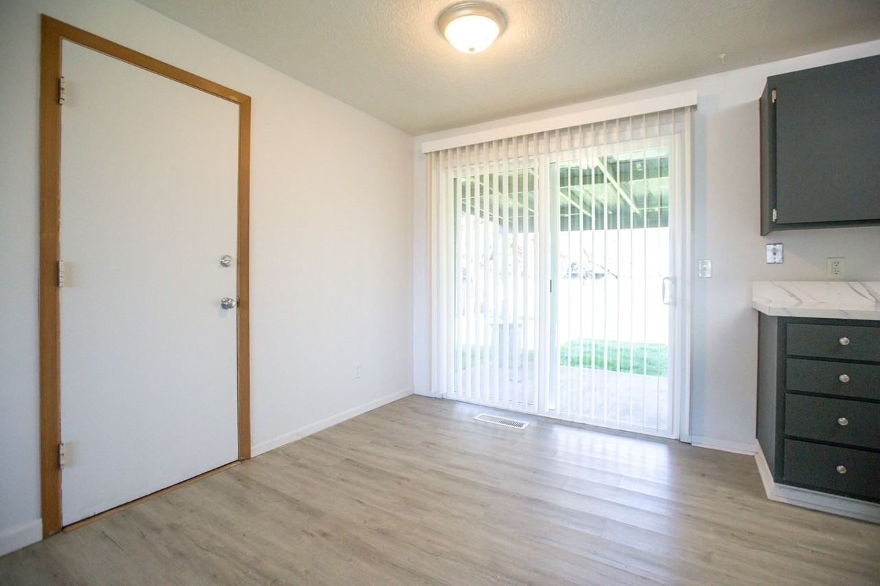 375 Sycamore Ave - Photo 5 of 16