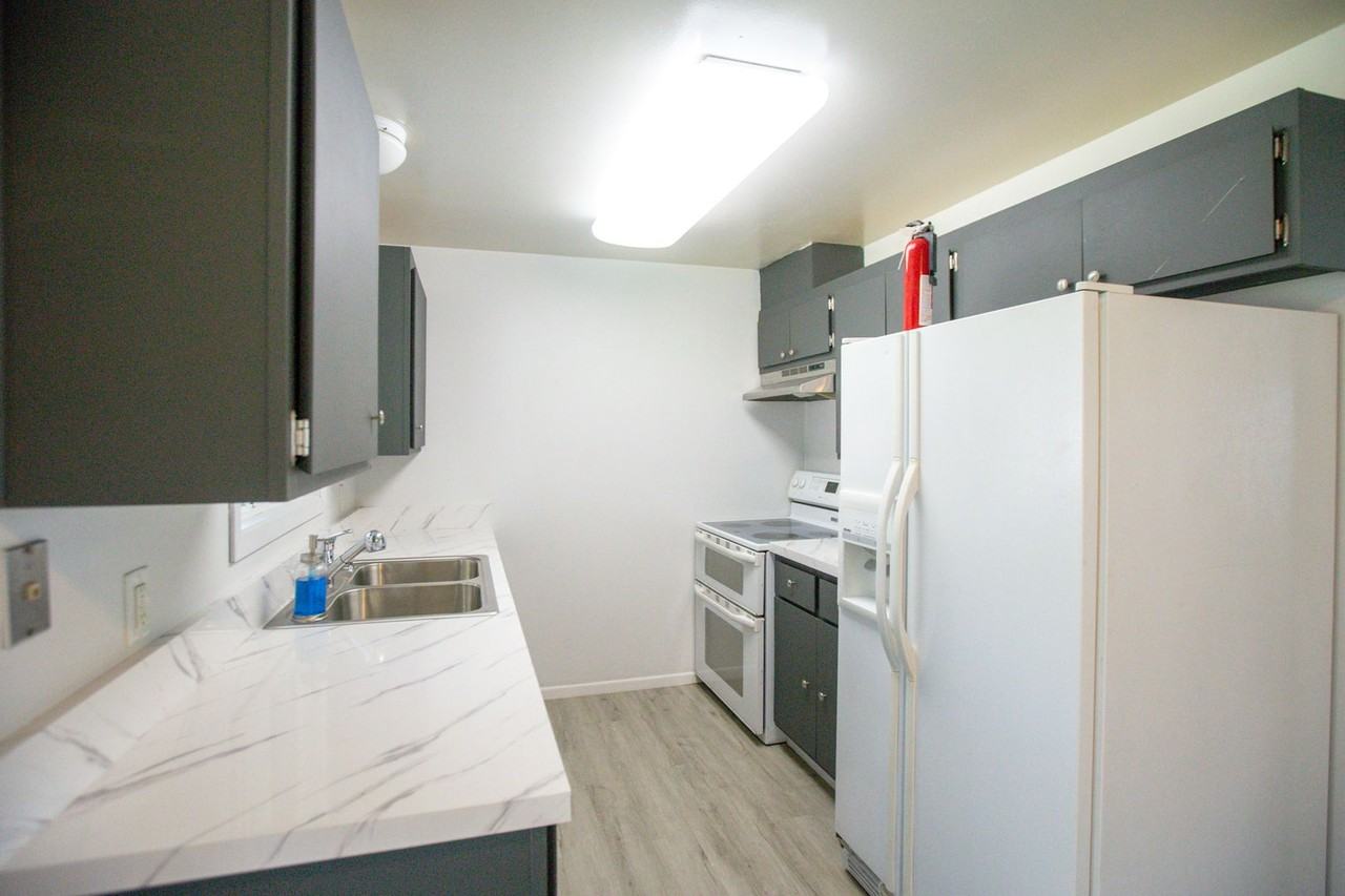 375 Sycamore Ave - Photo 6 of 16