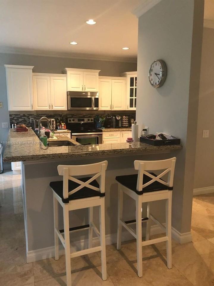 1518 Maple Dr - Photo 2 of 21