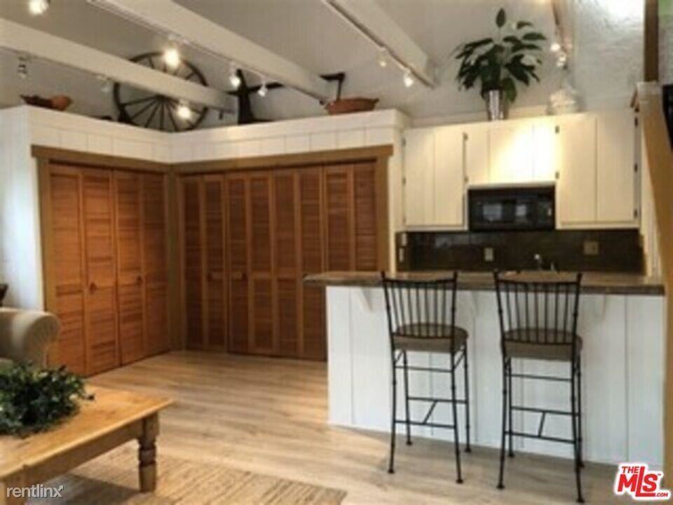 808 N Sierra Dr - Photo 2 of 7