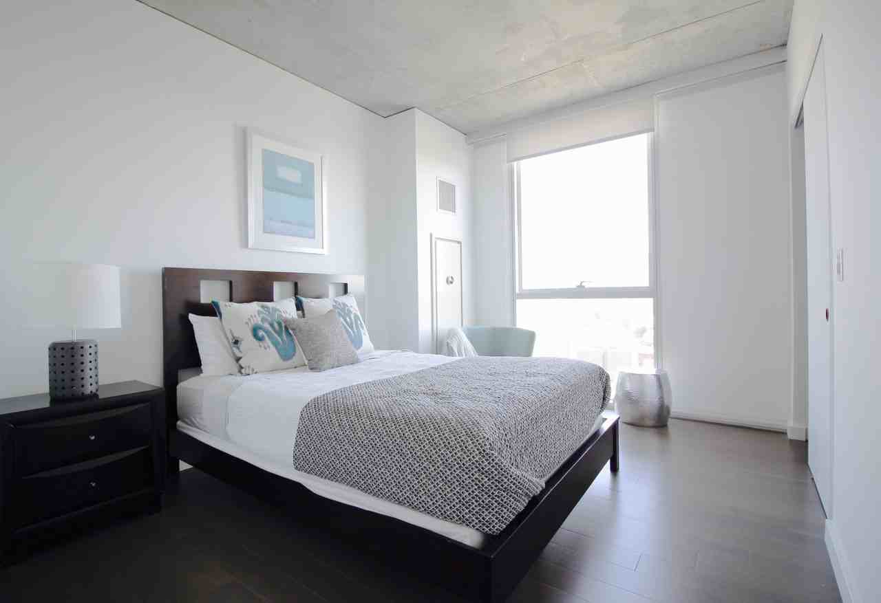 625 W Division St #2-2 - Photo 5 of 17