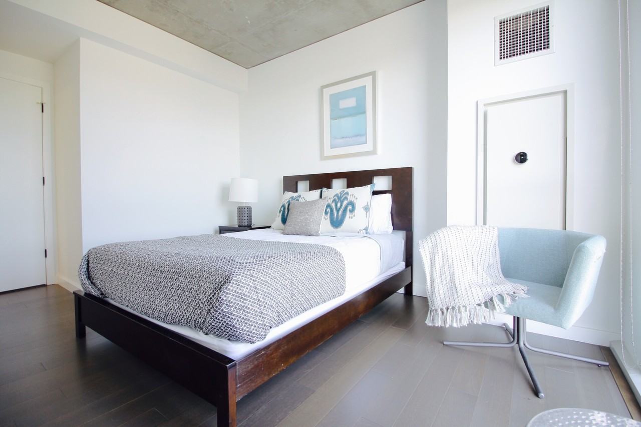 625 W Division St #2-2 - Photo 6 of 17