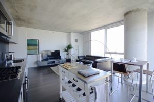 featured image of 625 W Division St #2-2