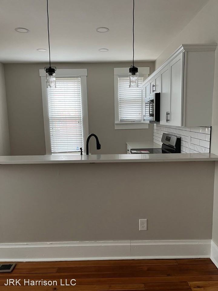 916-918 Harrison Ave. - Photo 3 of 15