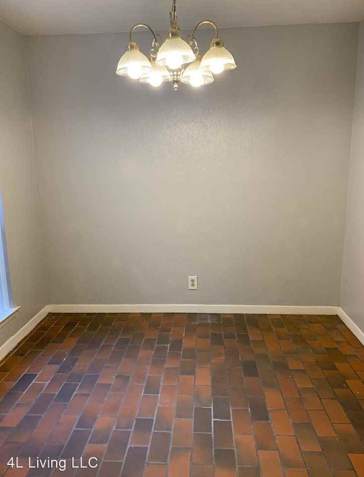 303 Eden Dr - Photo 2 of 5